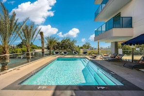Apartment | 2 bedrooms - Luxury 2BR Hollywood Pool View by Oneluxstay (Los Angeles)