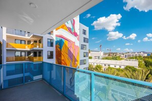 Exterior - Luxury 2BR Hollywood Pool View by Oneluxstay (Los Angeles)