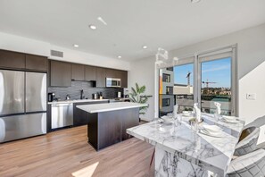 House | Exterior - Luxury 2BR Hollywood Pool View by Oneluxstay (Los Angeles)