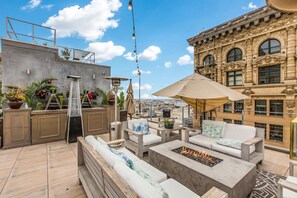 Apartment | 2 bedrooms - Stylish 2br/1ba at HWH by Oneluxstay (Los Angeles)