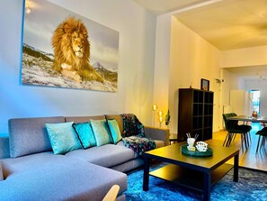Room - Luxury 2BR 2BA Near Fashion District by Oneluxstay (Antwerp)