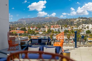 Apartment | 2 bedrooms - Luxury 2BR Hollywood Sign View by Oneluxstay (Los Angeles)