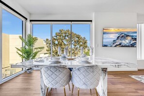 Exterior - Luxury 2BR Hollywood Sign View by Oneluxstay (Los Angeles)