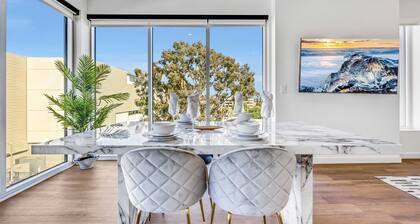 Luxury 2BR Hollywood Sign View by Oneluxstay