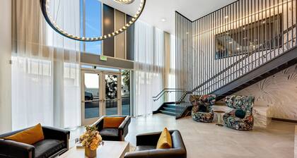 Luxury 2BR Hollywood Sign View by Oneluxstay