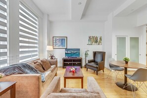 Apartment | 1 bedroom - Stylish Deluxe 1BR At HWH by Oneluxstay (Los Angeles)