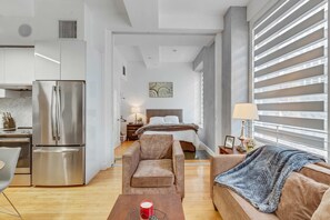 Apartment | 1 bedroom - Stylish Deluxe 1BR At HWH by Oneluxstay (Los Angeles)