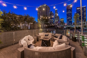 Apartment | 1 bedroom - Stylish Deluxe 1BR At HWH by Oneluxstay (Los Angeles)