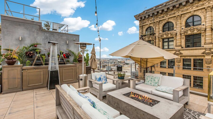 Stylish Deluxe 1BR At HWH by Oneluxstay