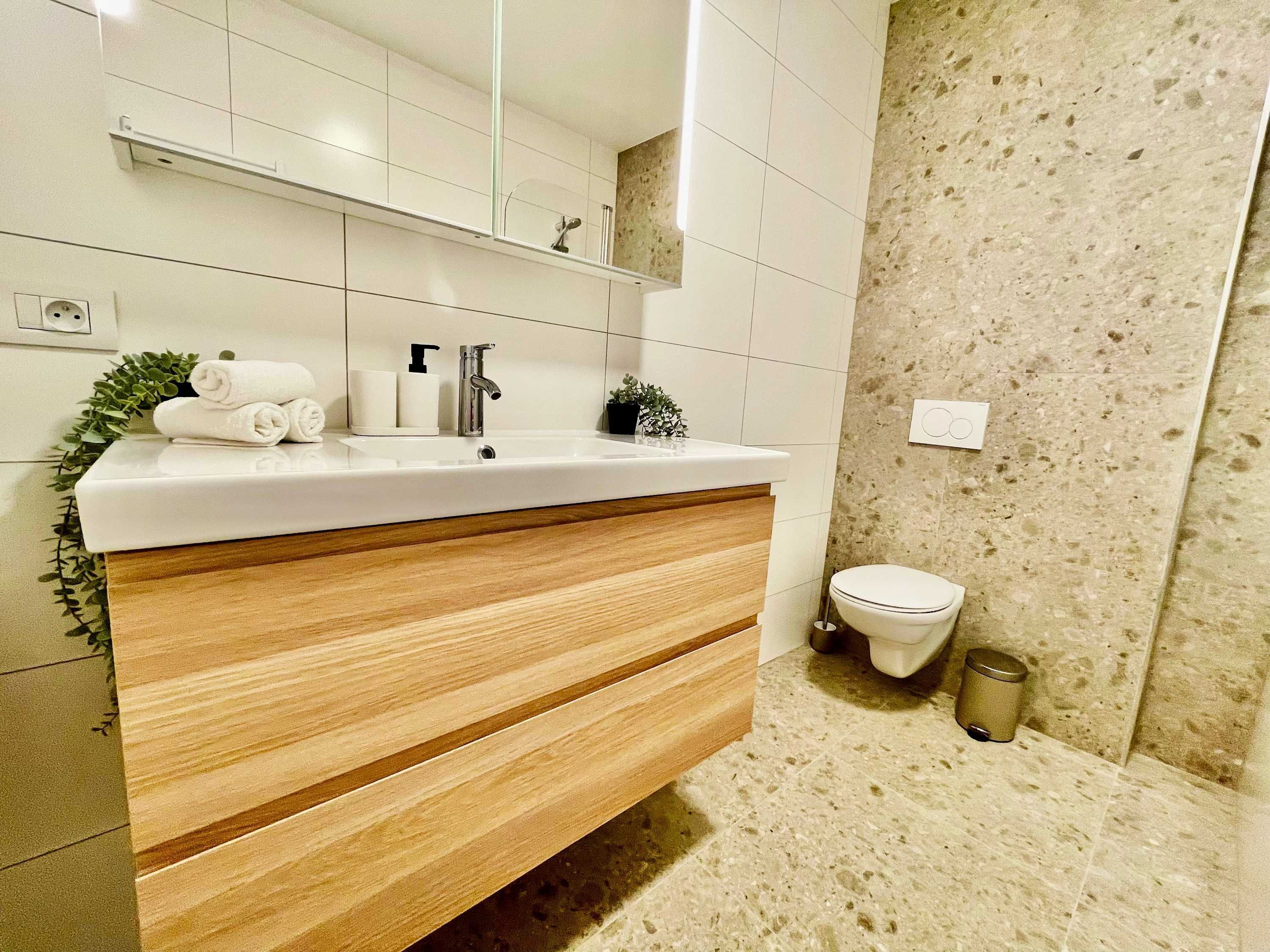Photo - Luxury Dlx 1BR Near Fashion District by Oneluxstay