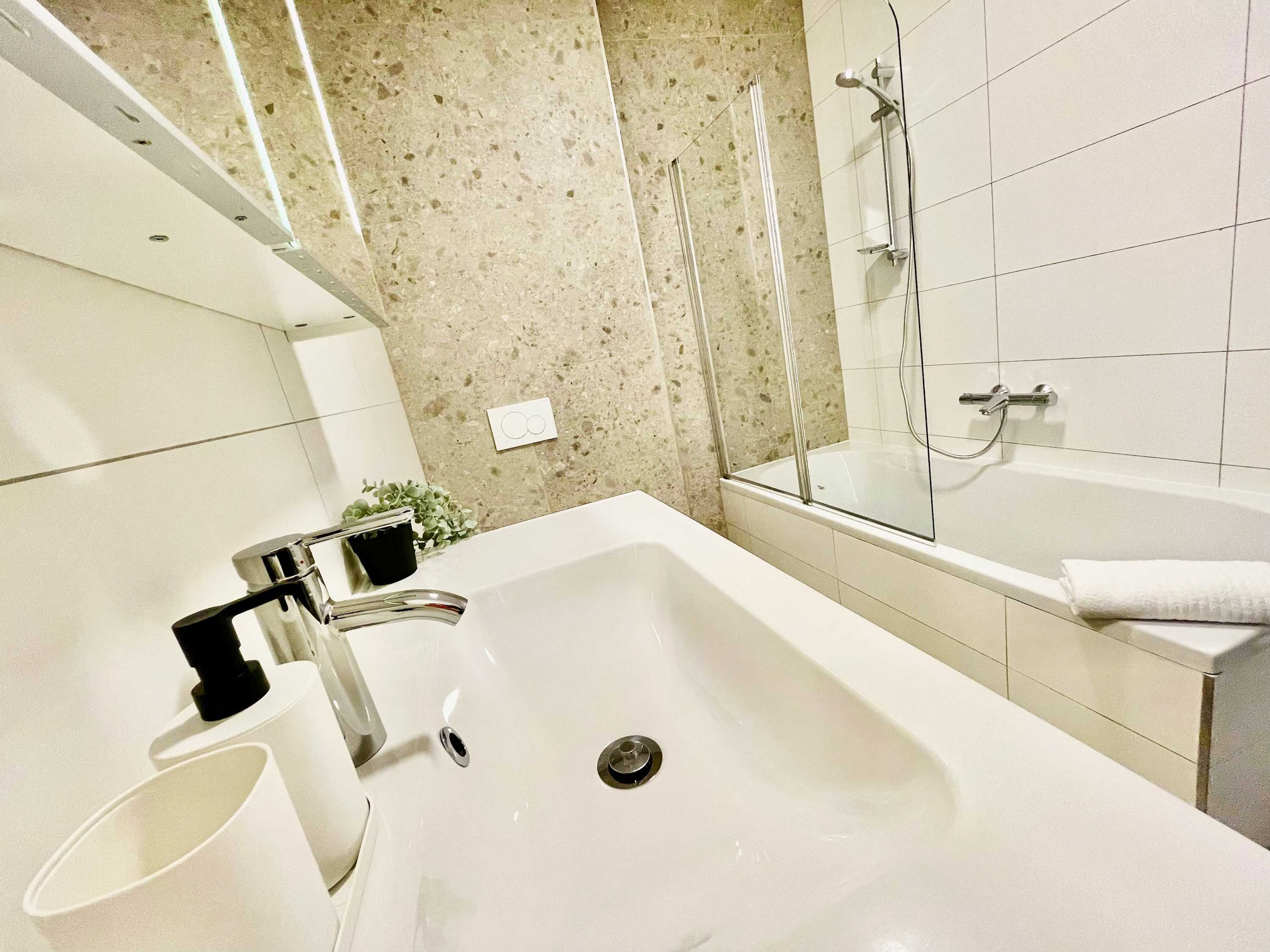 Photo - Luxury Dlx 1BR Near Fashion District by Oneluxstay