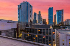 Apartment | 2 bedrooms - Stylish XL 2br/2ba At HWH by Oneluxstay (Los Angeles)