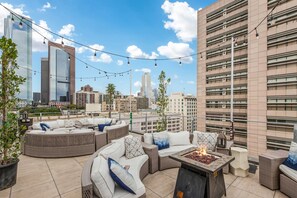 Apartment | 2 bedrooms - Stylish XL 2br/2ba At HWH by Oneluxstay (Los Angeles)