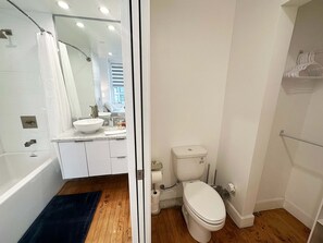 Apartment | 2 bedrooms - Stylish XL 2br/2ba At HWH by Oneluxstay (Los Angeles)