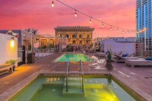 Unclassified image, 4 of 71, button - Stylish XL 2br/2ba At HWH by Oneluxstay (Los Angeles)