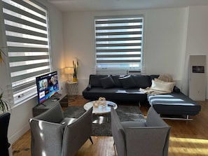 Apartment | 2 bedrooms - Stylish XL 2br/2ba At HWH by Oneluxstay (Los Angeles)