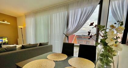 Modern 1BR Near Diamond District by Oneluxstay