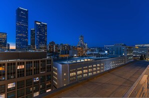 Apartment | 2 bedrooms - Stylish 2br/2ba At HWH by Oneluxstay (Los Angeles)