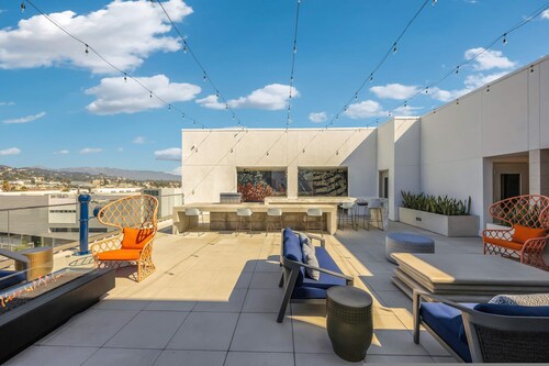 Luxury 3BR Hollywood Sign View by Oneluxstay