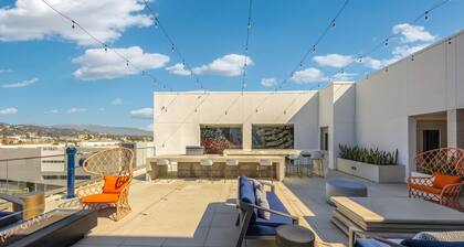 Luxury 3BR Hollywood Sign View by Oneluxstay