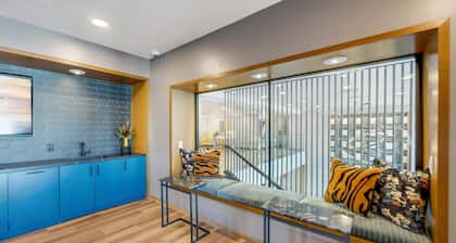 Luxury 3BR Hollywood Sign View by Oneluxstay
