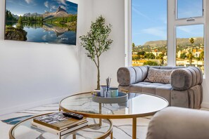 Apartment - Luxury 3BR Hollywood Sign View by Oneluxstay (Los Angeles)