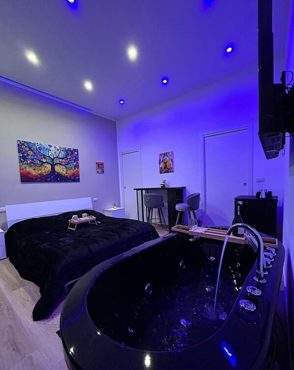 Luxury Room, Balcony, City View | Frette Italian sheets, premium bedding, laptop workspace, rollaway beds - Sweet Dreams (Palermo)