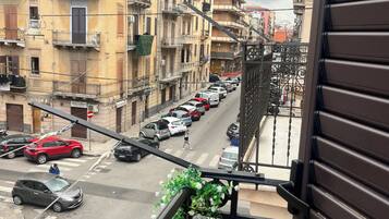 Camera Luxury, balcone, vista città | Terrazza/patio