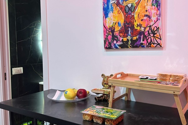 Camera Luxury, balcone, vista città | Lenzuola Frette, biancheria da letto di alta qualità, postazione laptop