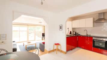 House | Private kitchen | Fridge, microwave, oven, stovetop