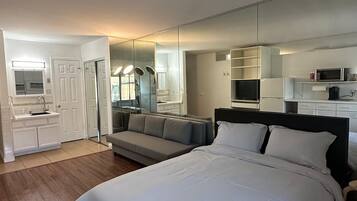 1 bedroom, free WiFi, bed sheets