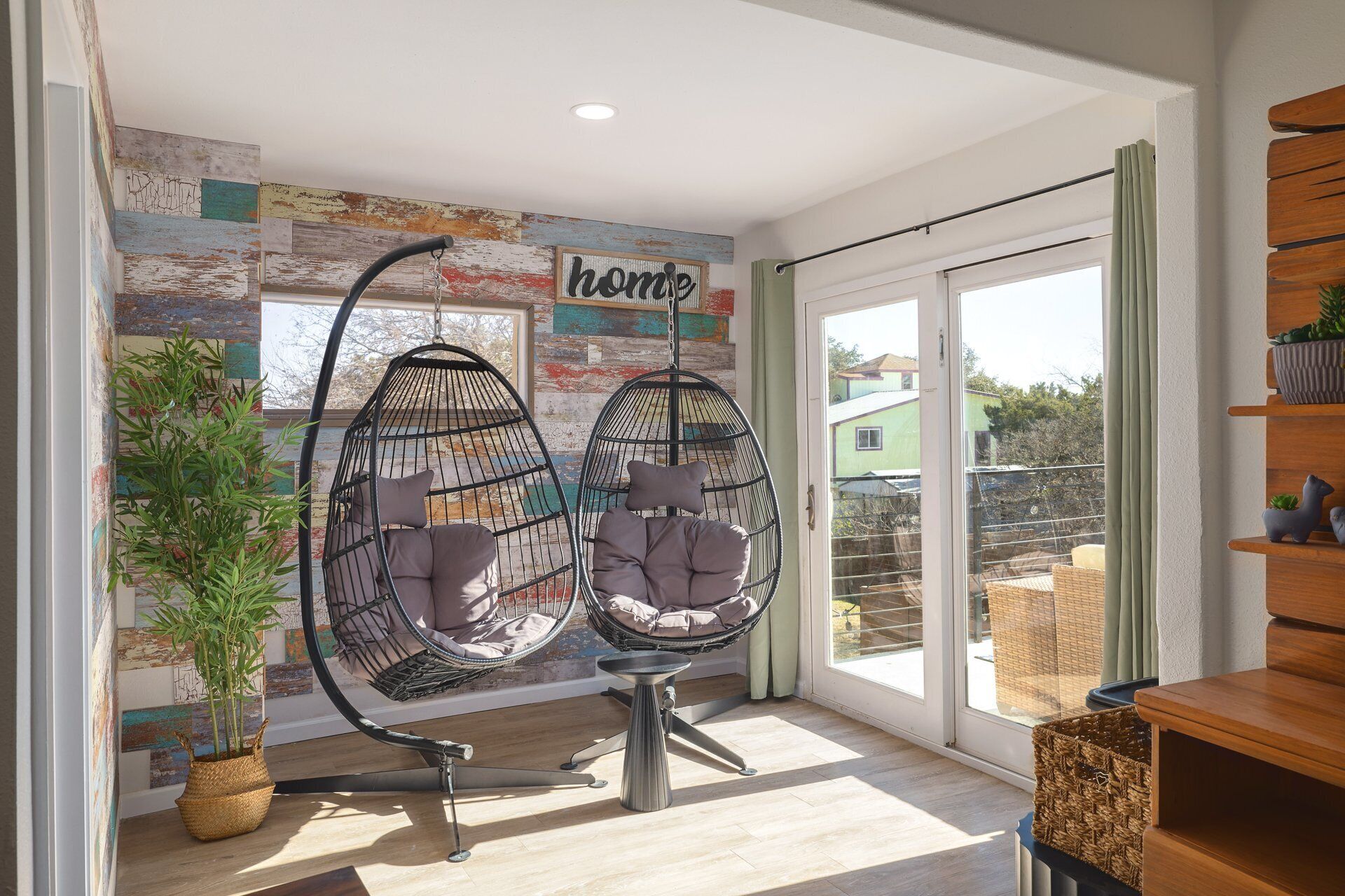 المنشأة من الداخل