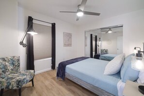 6 bedrooms, desk, iron/ironing board, travel cot