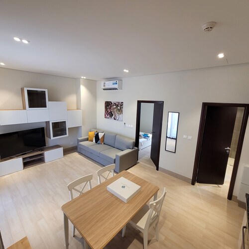 Chic 1-bedroom With Pool View