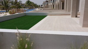 Unclassified image, 3 of 10, button - Chic 1-bedroom With Pool View (Salalah)