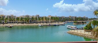 Exclusive 3-bedroom Marina Escape
