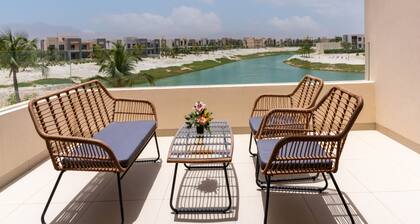 Elegant Lagoon View With Balcony