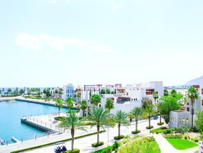 Room - Spacious Apartment Retreat (As Sifah)