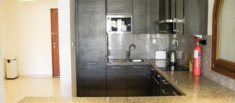 Marina Breeze 2-bedroom Retreat
