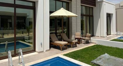 One-bedroom Oasis With Pool View
