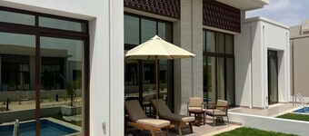 One-bedroom Oasis With Pool View