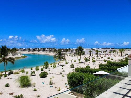 Stylish Lagoon View Escape With Balcony