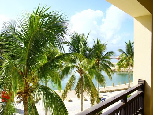 Relaxing 2-bedroom Marina Escape