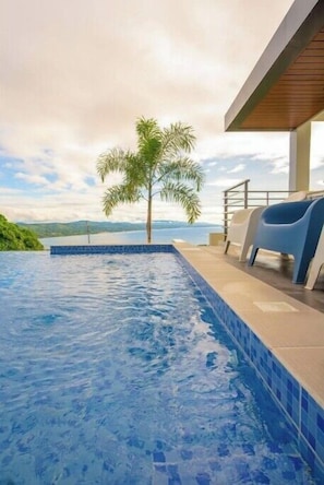 Outdoor pool - Bohold Mayacabac.  Free Airport Shuttle and  Breakfast! (Dauis)