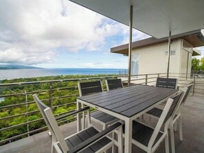 تناول الطعام بالخارج