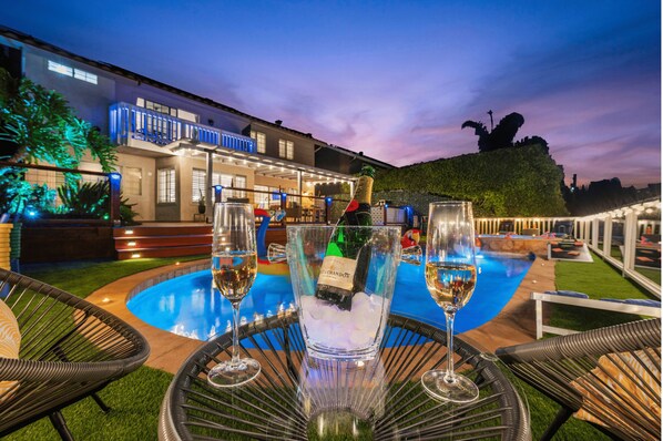 Luokittelematon kuva, 1 kautta 85, painike