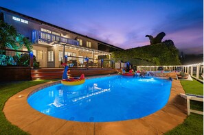 Unclassified image, 5 of 85, button