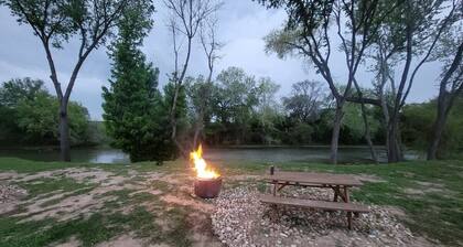 Romance Glamping | Pup Paradise | Near River | ADA