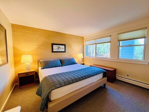 2 bedrooms, desk, iron/ironing board, WiFi