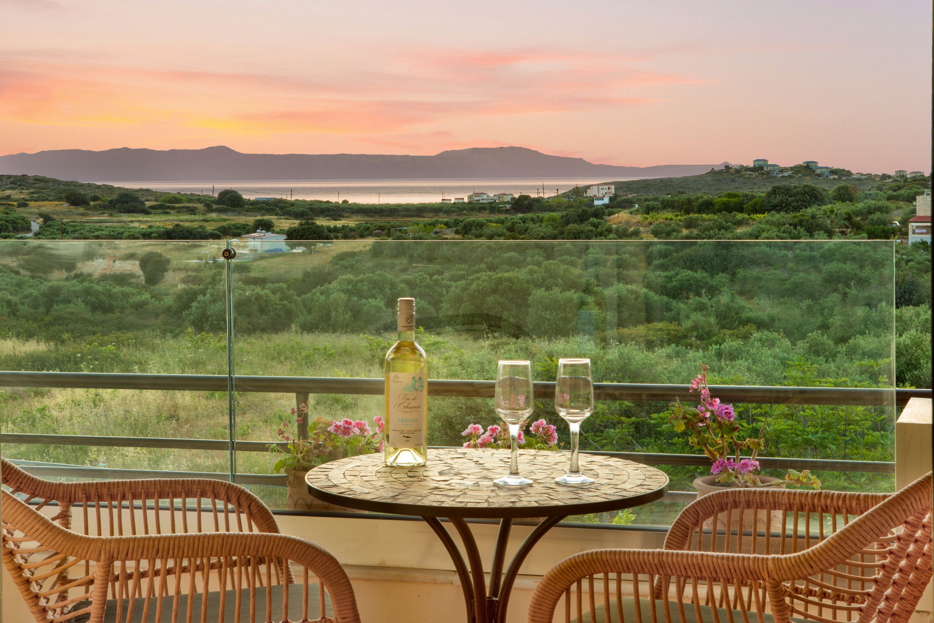 Villa, Smoking | 3 bedrooms, desk, soundproofing